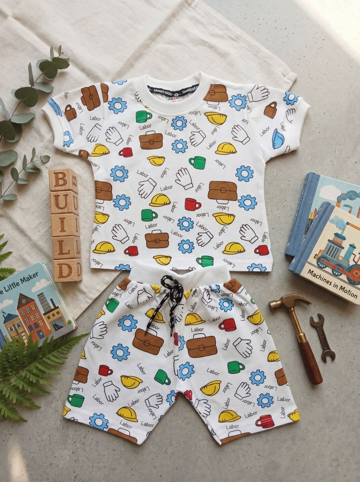 Unisex 2-Piece Summer Outfit: Construction Print T-Shirt & Shorts Set